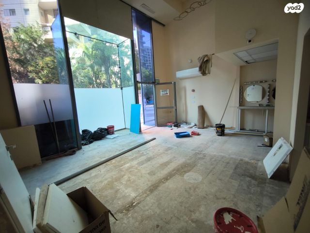 חנויות/ שטח מסחרי, דרך זאב ז'בוטינסקי 33, תל בנימין, רמת גן