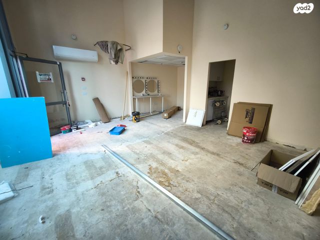 חנויות/ שטח מסחרי, דרך זאב ז'בוטינסקי 33, תל בנימין, רמת גן