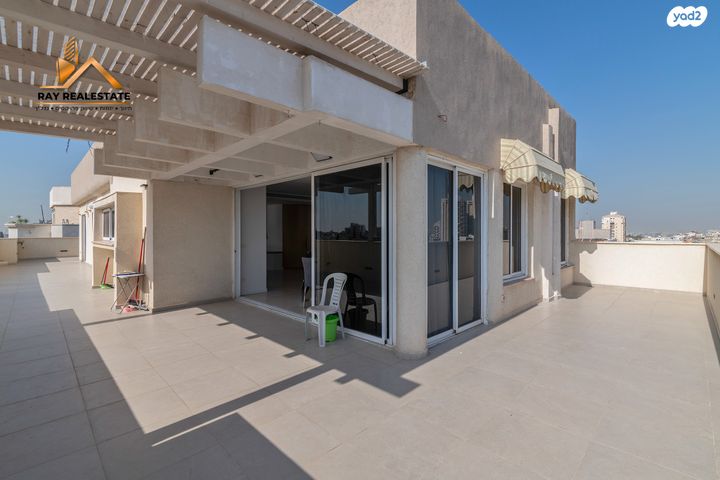 גג/ פנטהאוז, דוד וולפסון, רמז, מערב ותיק, ראשון לציון