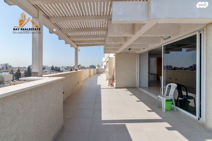 גג/ פנטהאוז, דוד וולפסון, רמז, מערב ותיק, ראשון לציון