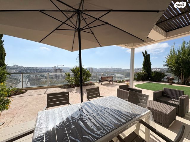 דירת גן, אברהם פררה, הולילנד, ירושלים