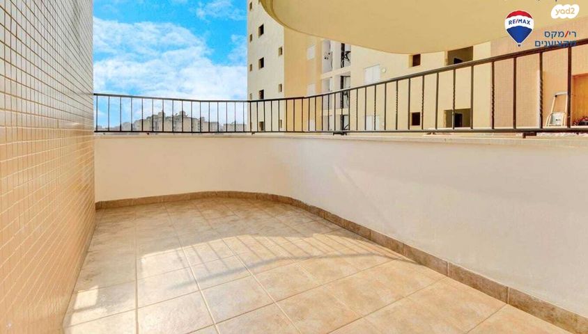 דירה, הרב עובדיה יוסף 2, חדרה