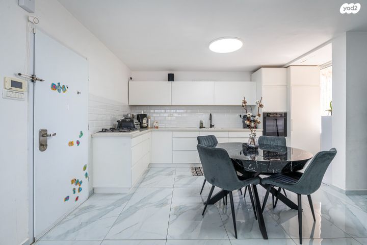 דירה, שז"ר, אור עקיבא