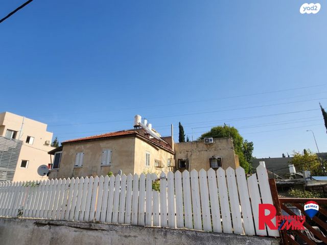 גג/ פנטהאוז, קיבוץ גלויות 19, עמידר, בת ים