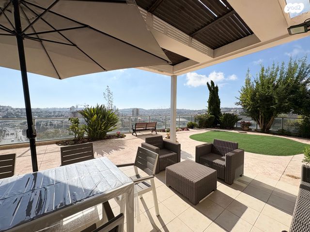 דירת גן, אברהם פררה, הולילנד, ירושלים