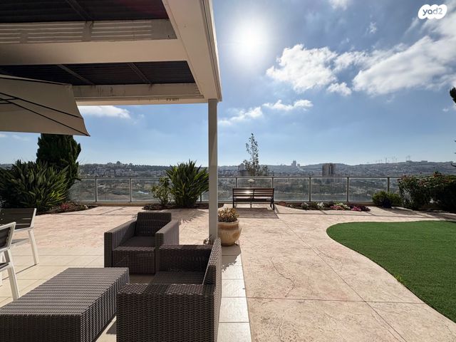 דירת גן, אברהם פררה, הולילנד, ירושלים