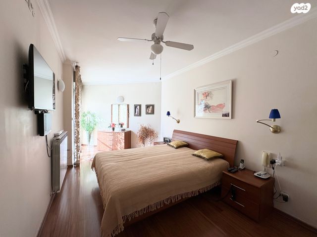 דירת גן, אברהם פררה, הולילנד, ירושלים