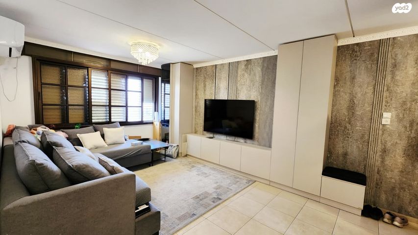 החשמונאים 42