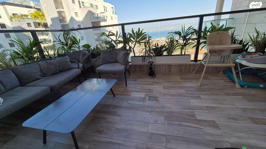 דירת גן, בר כוכבא, אחוזת כנרת, טבריה