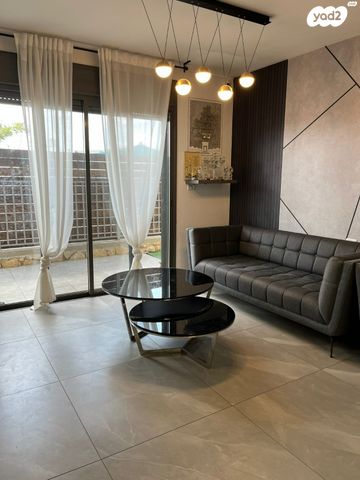 דירת גן, אבני חפץ