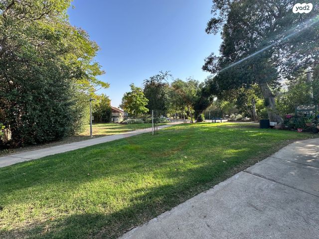 דירת גן, הפיקוסים, בית אלפא, בית אלפא