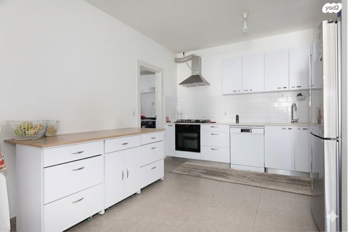 דירה, נאות שמיר, יבנה