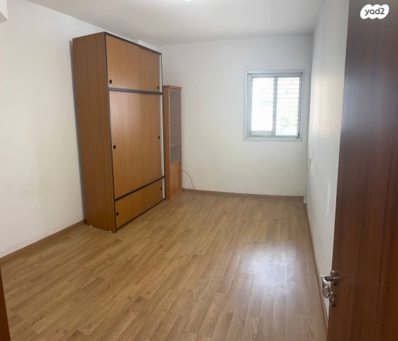 דירה, אברבנאל, רמב"ם, ראשון לציון