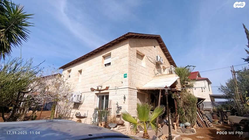 בית פרטי/ קוטג', רימונים