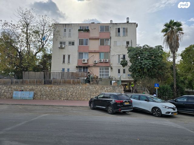 שדרת הבשן 12