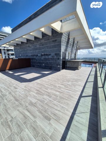 גג/ פנטהאוז, ארצי שרמן, גלי הים, נתניה