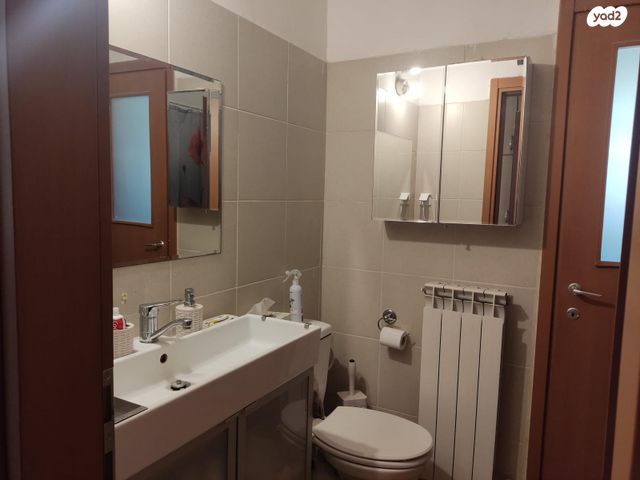 דירה, רקפת, משכנות גבעת זאב, גבעת זאב