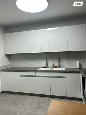 דירה, בר כוכבא, אחוזת כנרת, טבריה