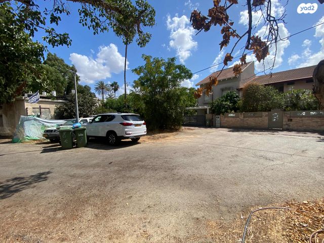 מגרשים, הרב יצחק ניסנבוים 5, מפדה אזרחי, חולון