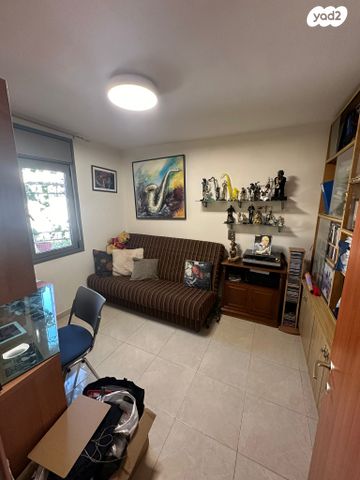 דירה, הגדוד החמישי, פסגת זאב, ירושלים