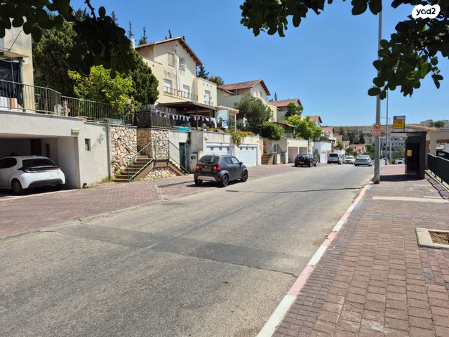 דו משפחתי, קרית טבעון