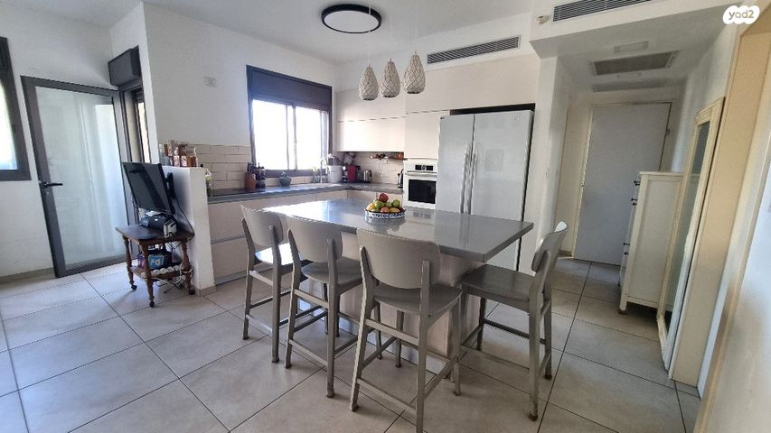 דירה, שער הגיא, יקנעם עילית