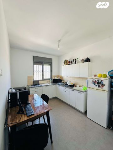 דירה, נצר חזני, נתיבות