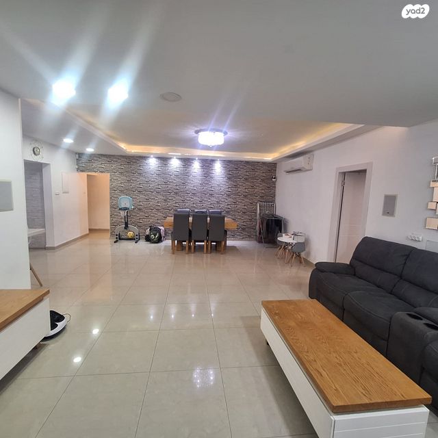 דירת גן, שדרות ביאליק, קרית ים  א', קרית ים