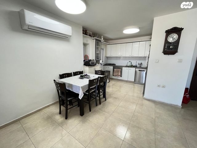 דירה, הרב יצחק נסים, דרום מזרח, בת ים