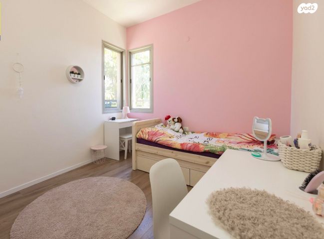 דו משפחתי, תל מונד