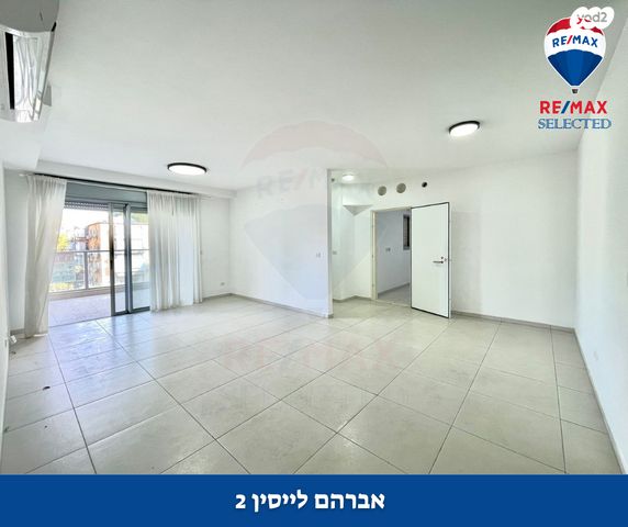 דירה, אברהם לייסין, קרית אליעזר, חיפה