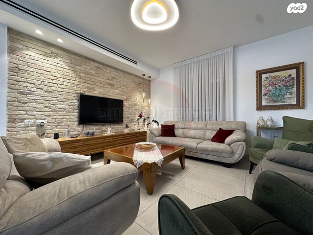 דירה, דבורה הנביאה, רובע יזרעאל סביוני העמק, עפולה