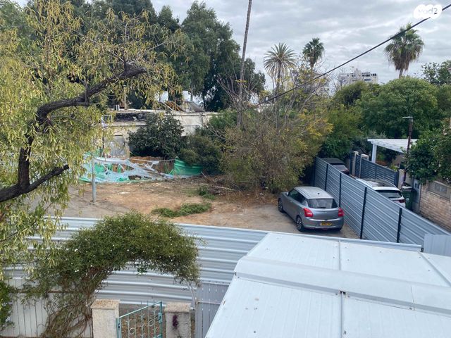 מגרשים, הרב יצחק ניסנבוים 5, מפדה אזרחי, חולון