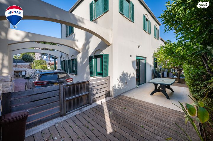 דו משפחתי, מושבה מרכז, זכרון יעקב