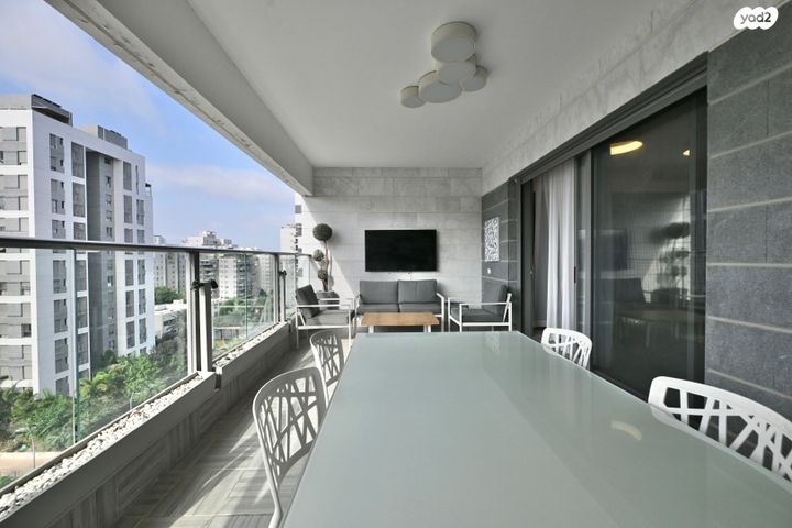 דירה, מיכאל סיטרמן, נחלת יהודה, ראשון לציון