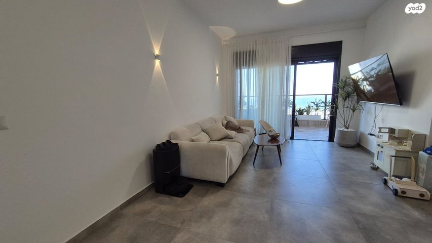 דירת גן, בר כוכבא, אחוזת כנרת, טבריה