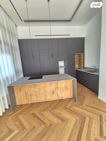 גג/ פנטהאוז, ארצי שרמן, גלי הים, נתניה