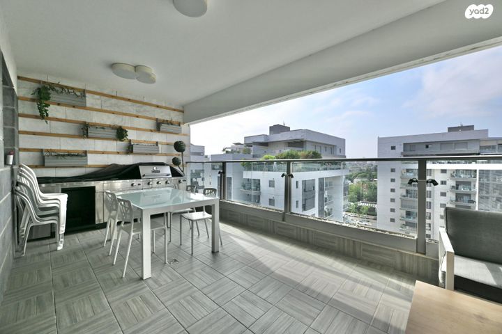 דירה, מיכאל סיטרמן, נחלת יהודה, ראשון לציון