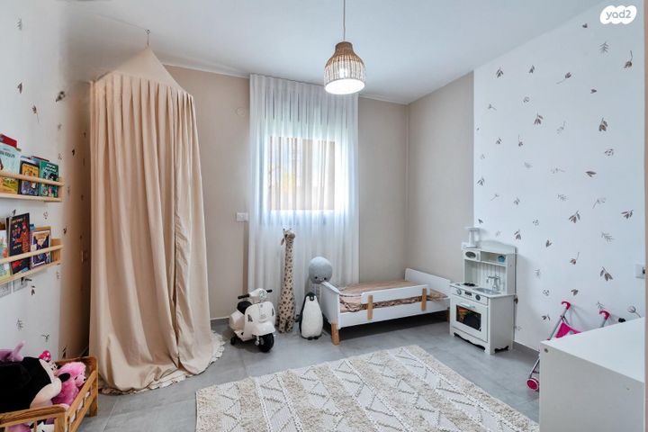 דירת גן, שדרות הרצל, נאות שמיר, יבנה