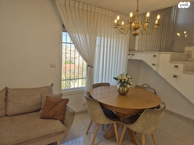 דופלקס, משה רחמילביץ', פסגת זאב, ירושלים