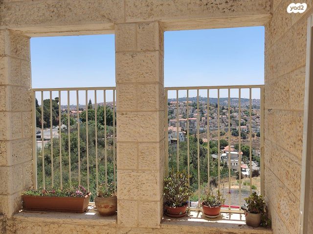 דירה, רקפת, משכנות גבעת זאב, גבעת זאב