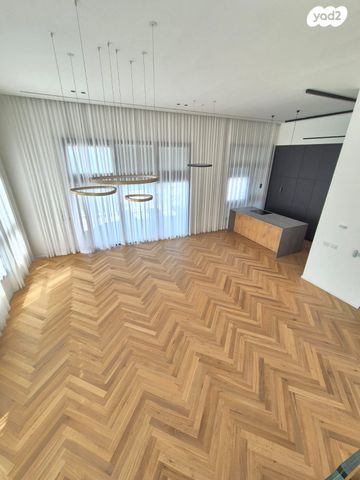 גג/ פנטהאוז, ארצי שרמן, גלי הים, נתניה