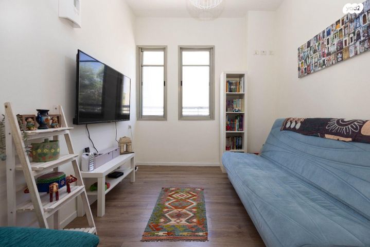 דו משפחתי, תל מונד