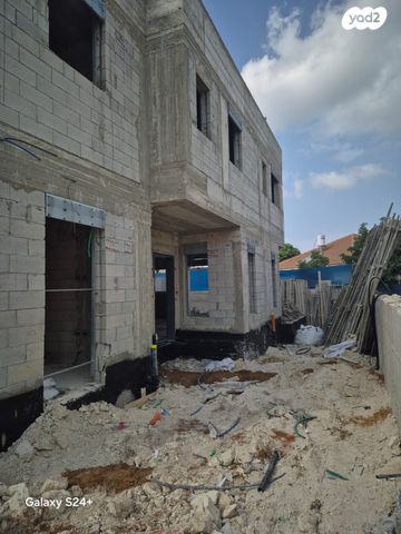 דו משפחתי, בנימינה גבעת עדה