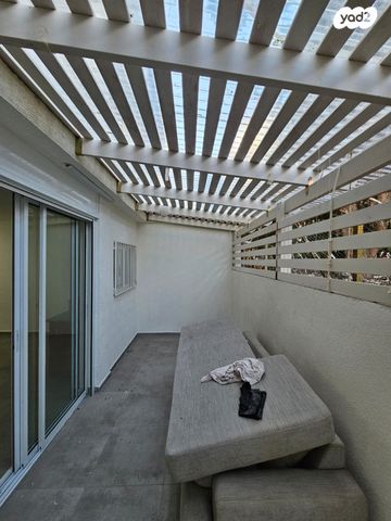 דירה, הרב הרצוג 8, לב העיר, בת ים