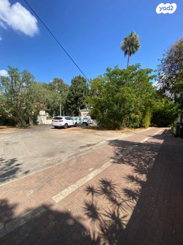 מגרשים, הרב יצחק ניסנבוים 5, מפדה אזרחי, חולון