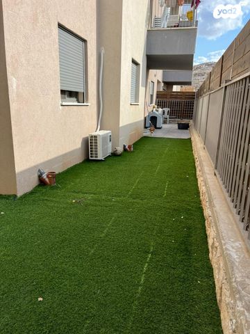 דירת גן, אבני חפץ