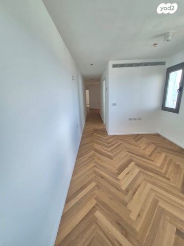 גג/ פנטהאוז, ארצי שרמן, גלי הים, נתניה