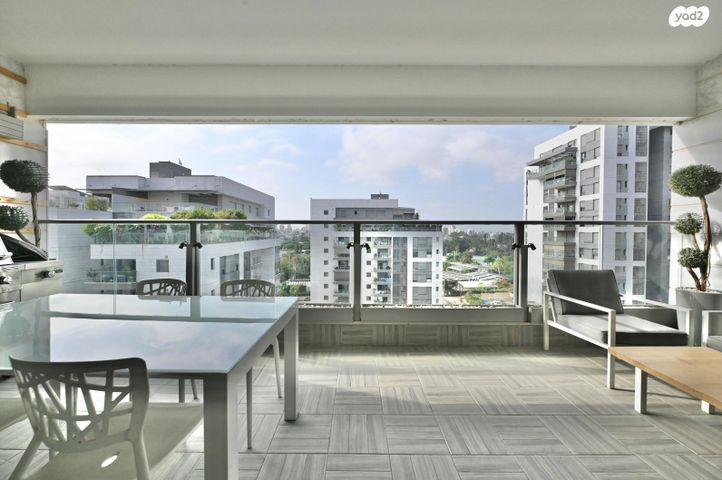 דירה, מיכאל סיטרמן, נחלת יהודה, ראשון לציון