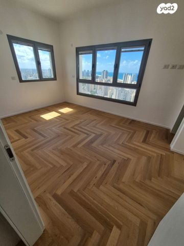 גג/ פנטהאוז, ארצי שרמן, גלי הים, נתניה